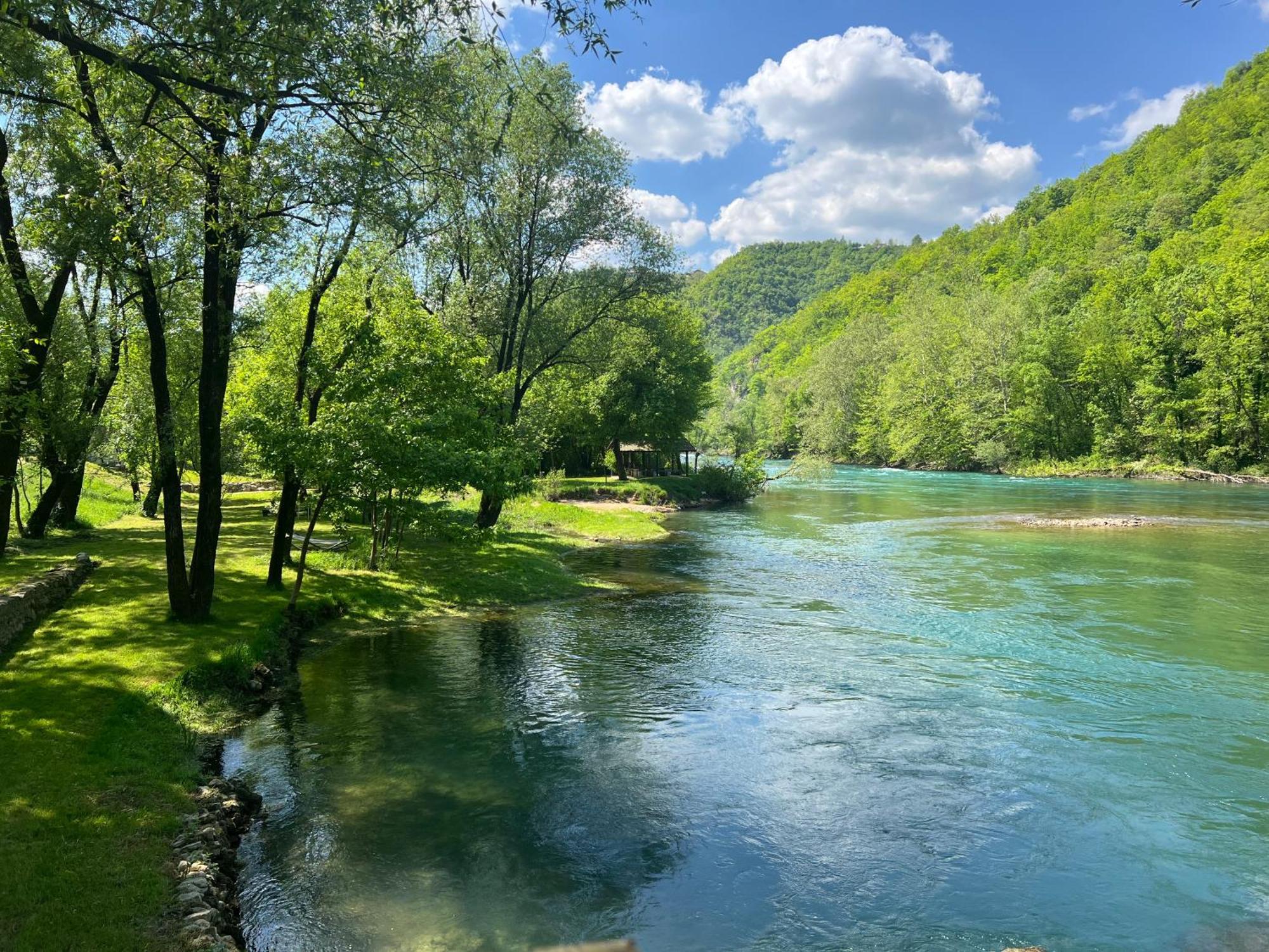 Anur Apartment Bihac Bagian luar foto