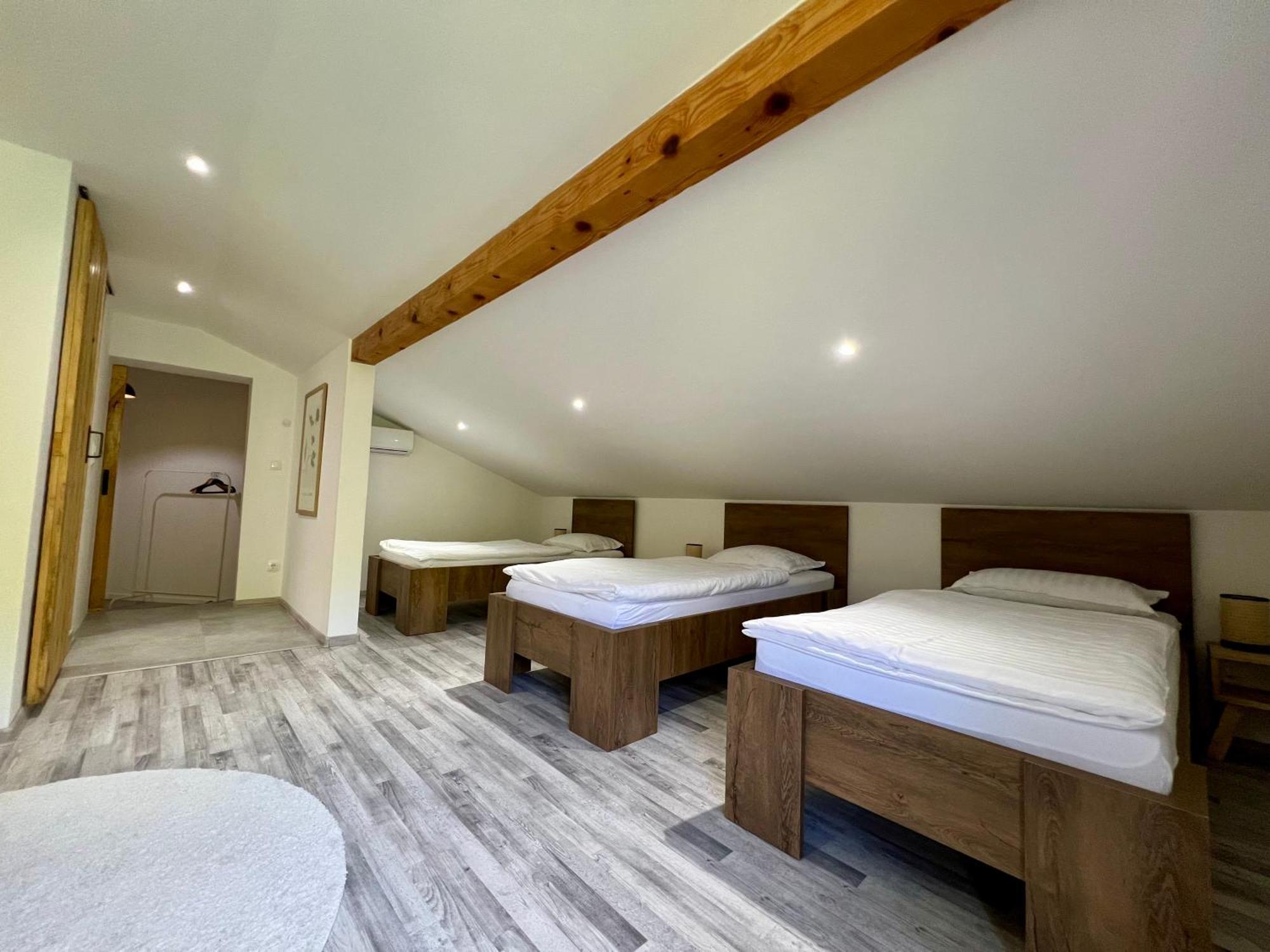 Anur Apartment Bihac Bagian luar foto
