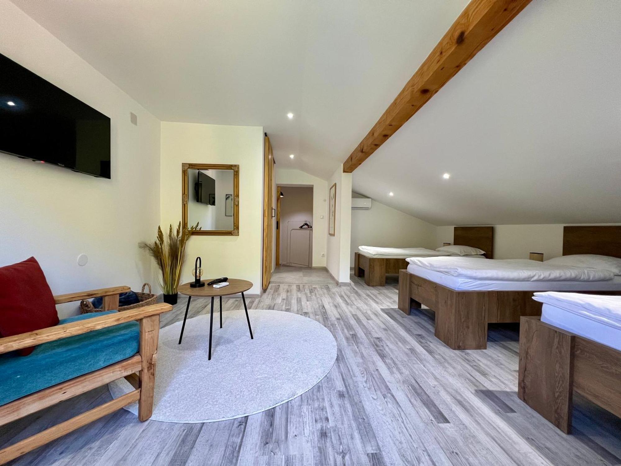 Anur Apartment Bihac Bagian luar foto