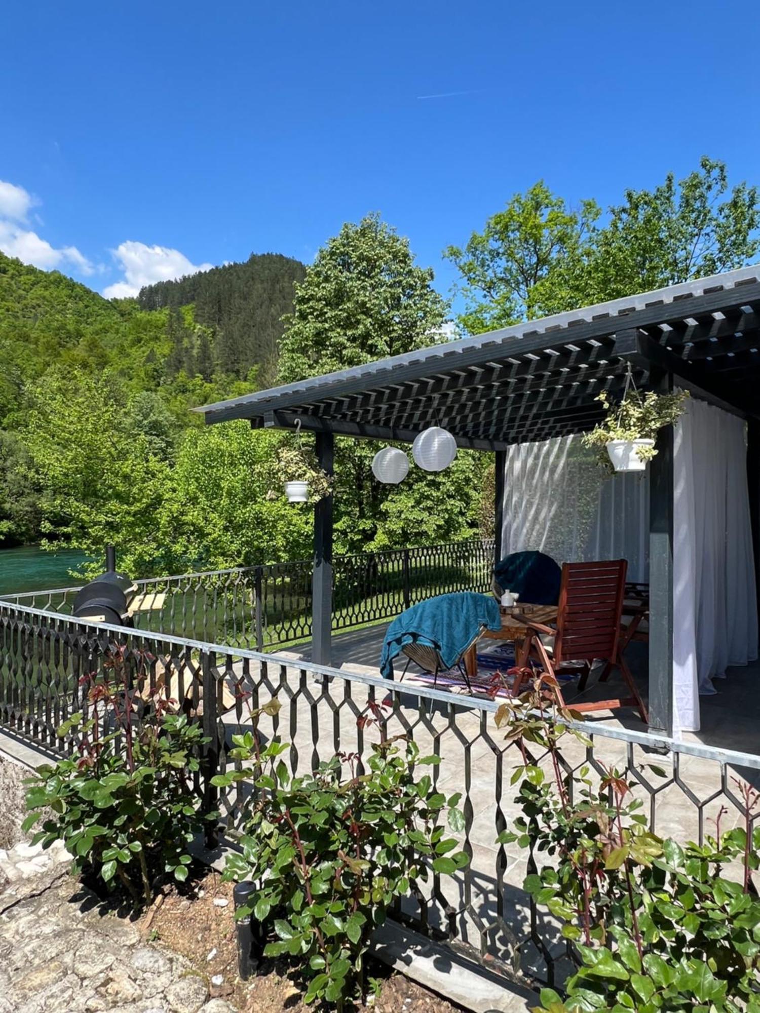 Anur Apartment Bihac Bagian luar foto